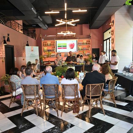 Madrid desvela el arte de la cata de manzanas - un viaje con un sumiller de manzanas