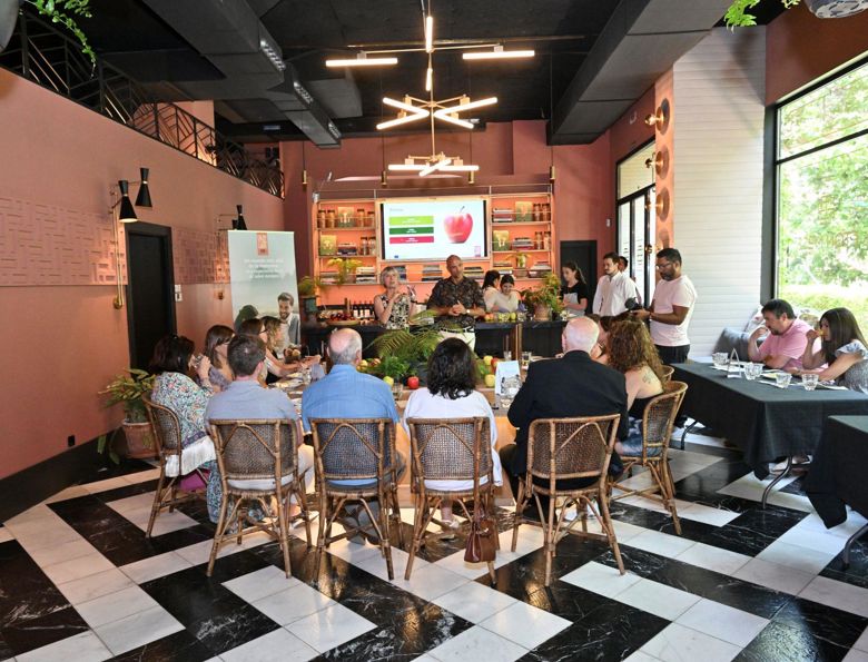 Madrid desvela el arte de la cata de manzanas - un viaje con un sumiller de manzanas