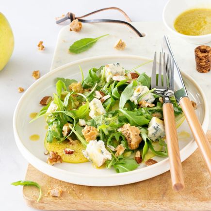 Carpaccio de manzana con gorgonzola picante y rúcula ©Luisa Ambrosini